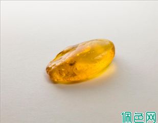 琥珀与蜜蜡的区别在哪